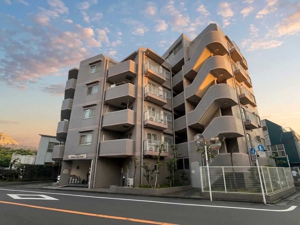 2DK+S apartment in Arakawa Ward, Tokyo - Photo 1