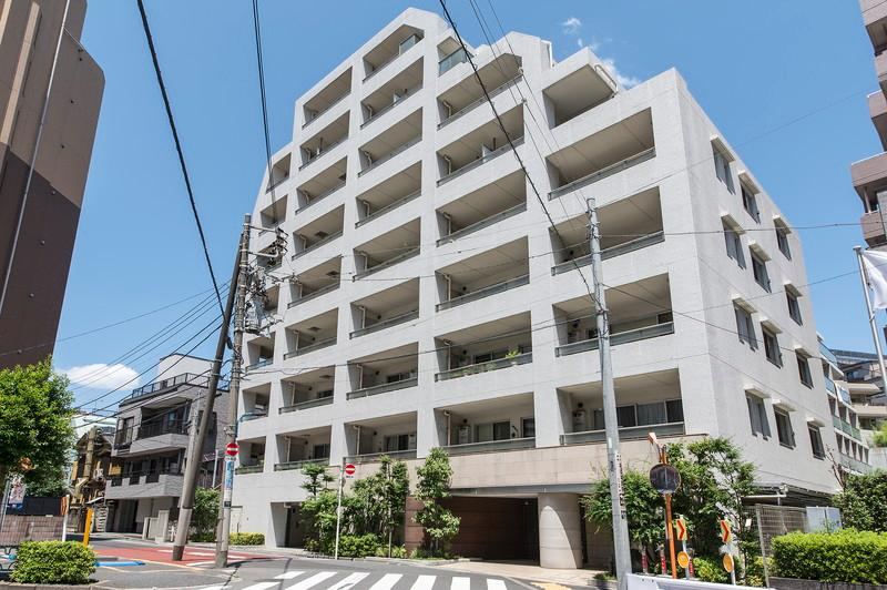 2LDK apartment in Shinjuku Ward, Tokyo - Photo 1