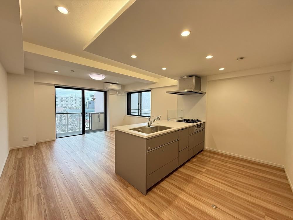 2LDK apartment in Sumida Ward, Tokyo - Photo 1