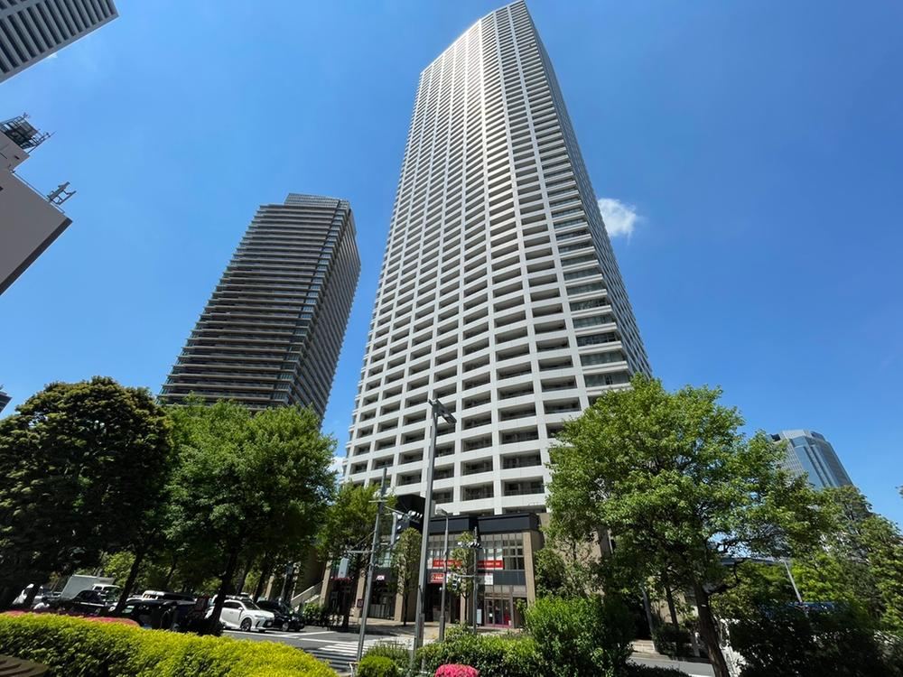 2LDK apartment in Shinjuku Ward, Tokyo - Photo 1