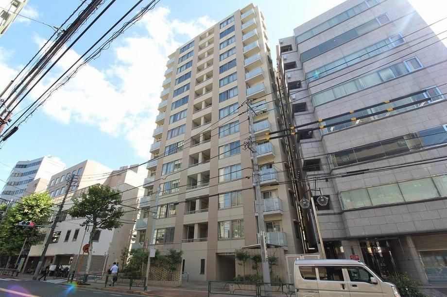 2LDK apartment in Shinjuku Ward, Tokyo - Photo 1