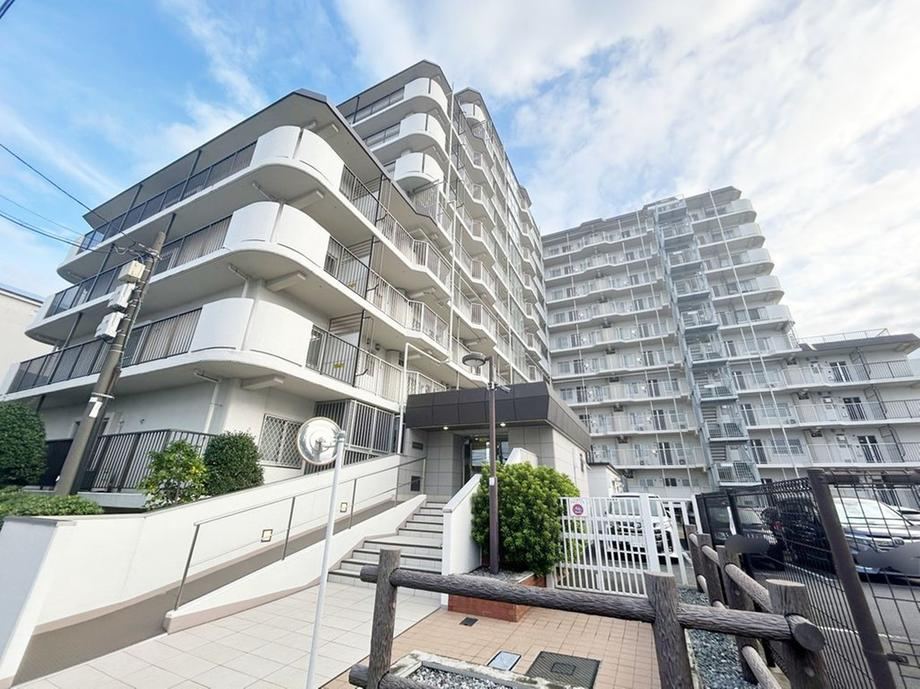 4LDK apartment in Fuchu, Tokyo - Photo 1
