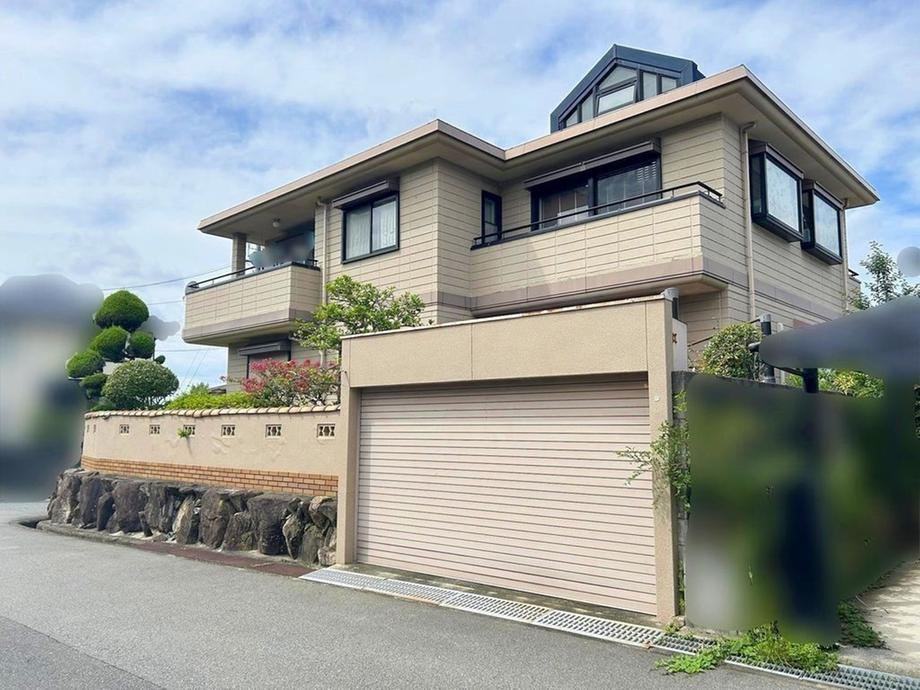 5LDK house in Toyonaka, Osaka - Photo 1