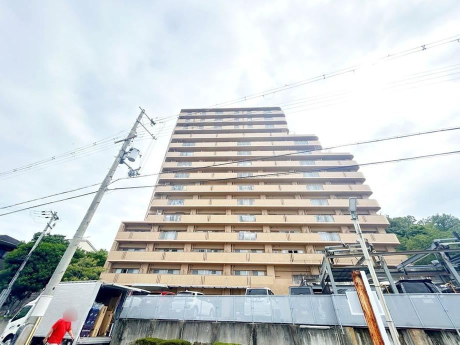 3LDK apartment in Higashiosaka, Osaka - Photo 1