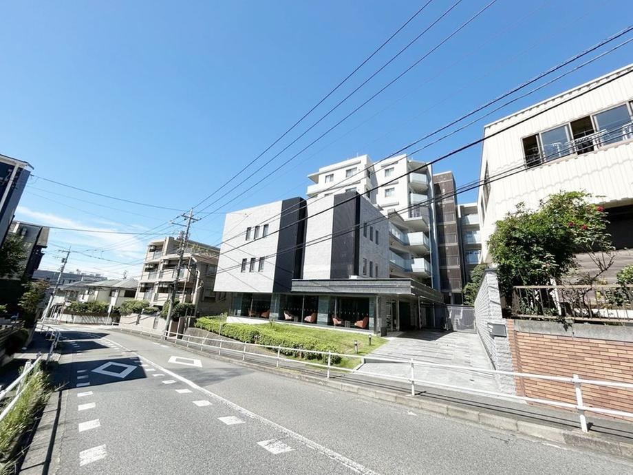 2LDK+S apartment in Tama, Tokyo - Photo 1