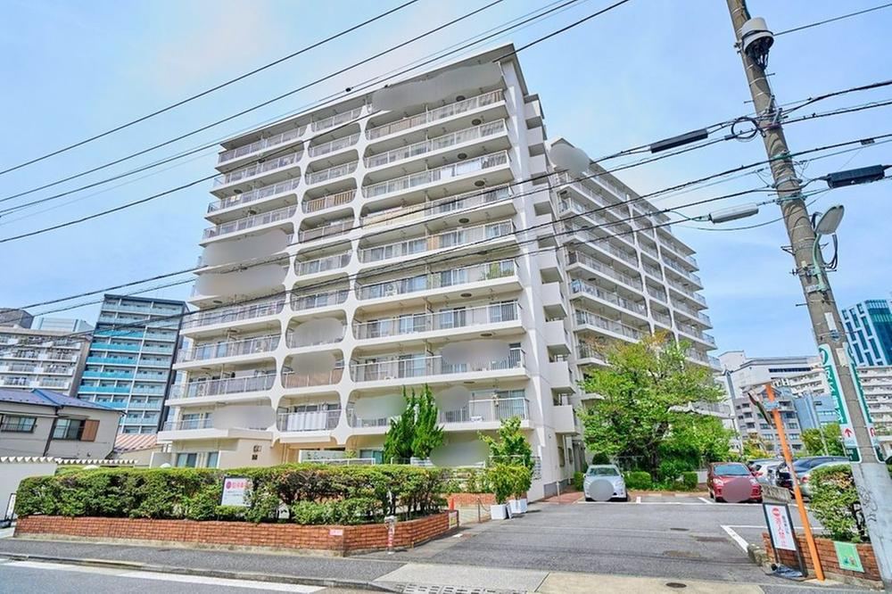 3LDK apartment in Shinagawa Ward, Tokyo - Photo 1