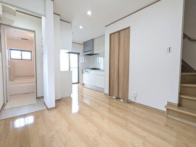 2LDK house in Katano, Osaka - Photo 1