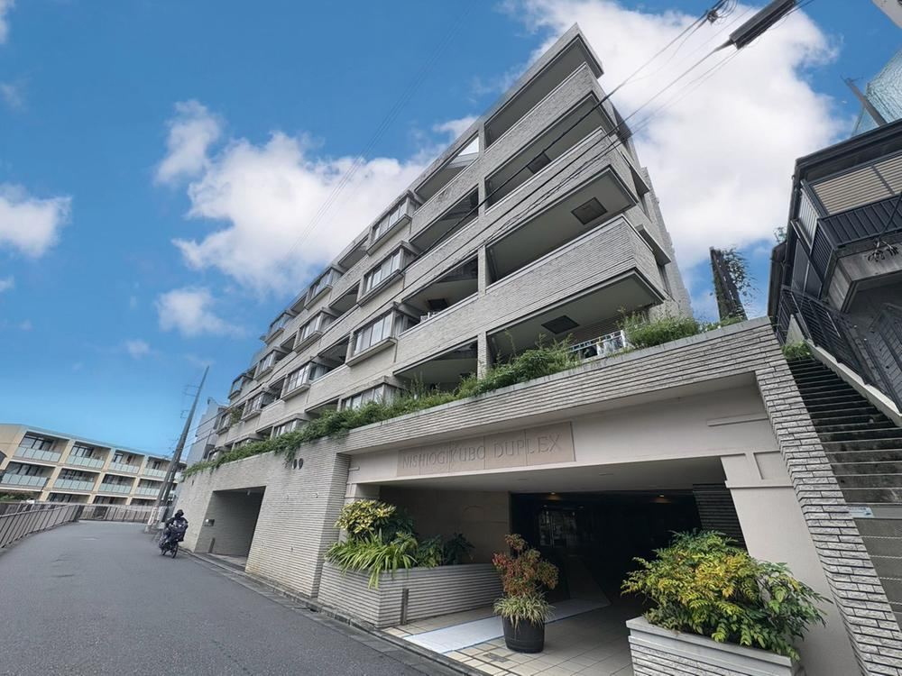 2LDK apartment in Suginami Ward, Tokyo - Photo 1