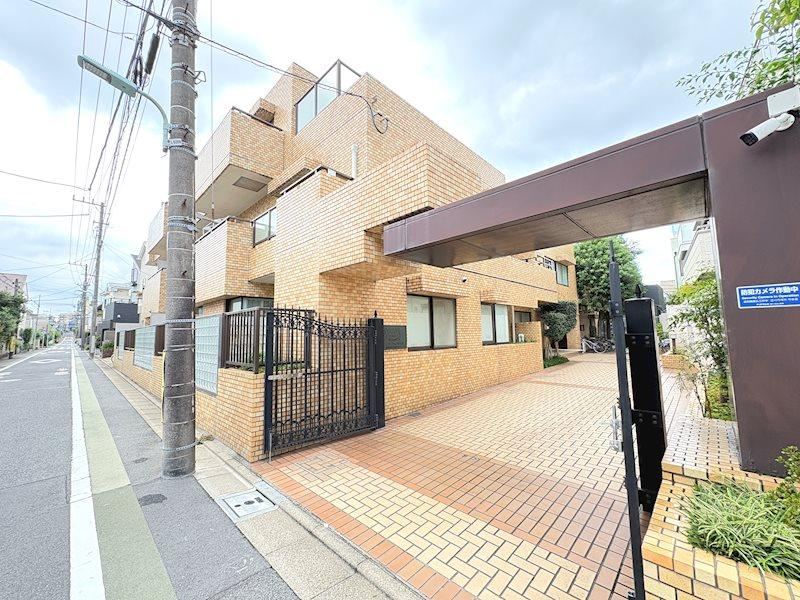 1LDK apartment in Meguro Ward, Tokyo - Photo 1