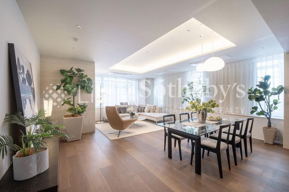 2LDK apartment in Minato Ward, Tokyo - Photo 1