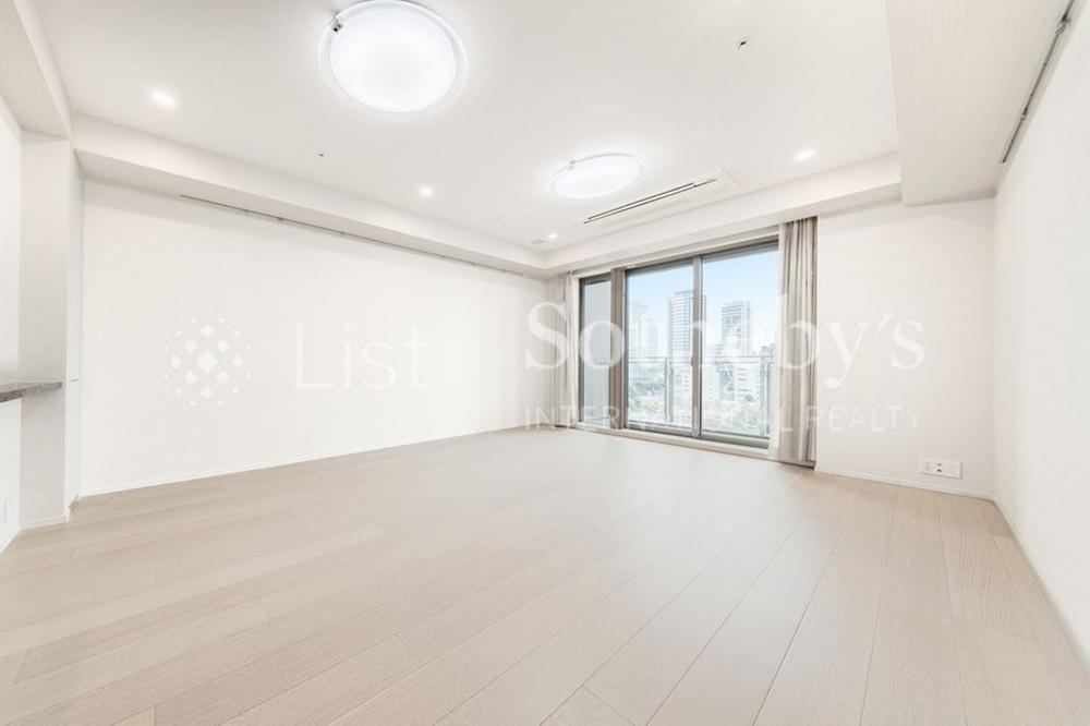 2LDK apartment in Minato Ward, Tokyo - Photo 1