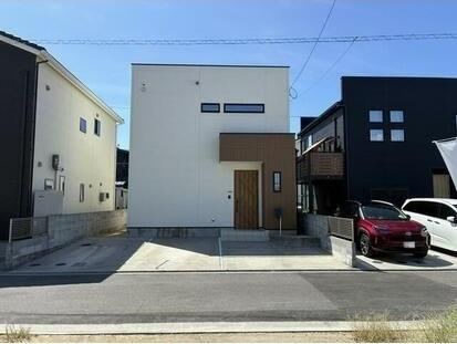 3LDK house in Matsuyama, Ehime - Photo 1