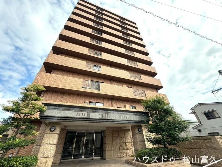 3LDK apartment in Matsuyama, Ehime - Photo 1