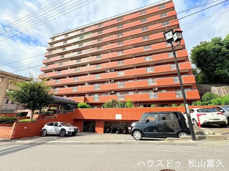 2LDK apartment in Matsuyama, Ehime - Photo 1