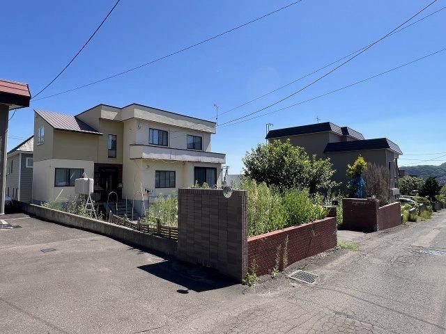 335 m² land in Nishi Ward, Sapporo, Hokkaido - Photo 1