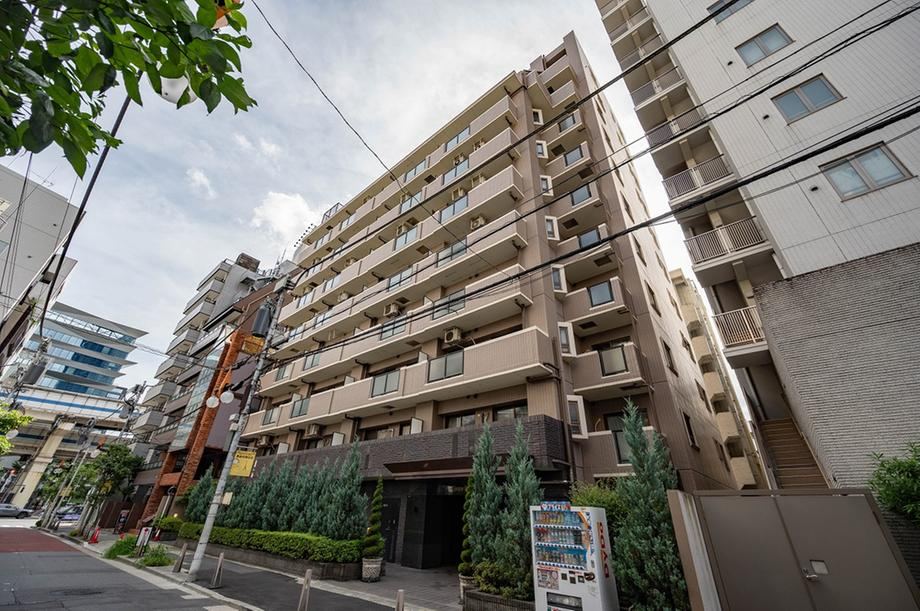 2LDK apartment in Minato Ward, Tokyo - Photo 1