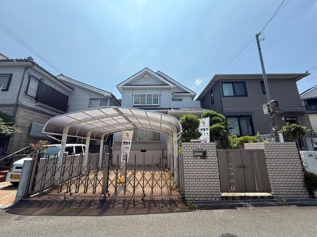 4LDK house in Hirakata, Osaka - Photo 1