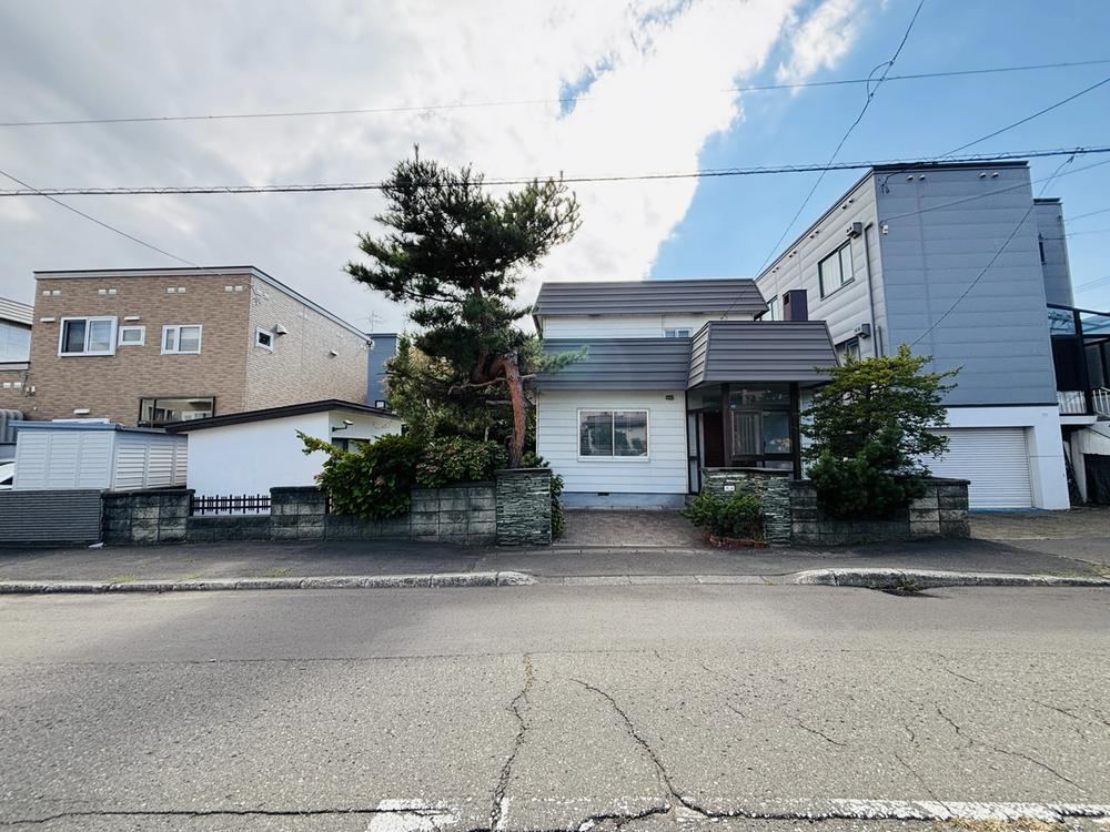 298 m² land in Kita Ward, Sapporo, Hokkaido - Photo 1