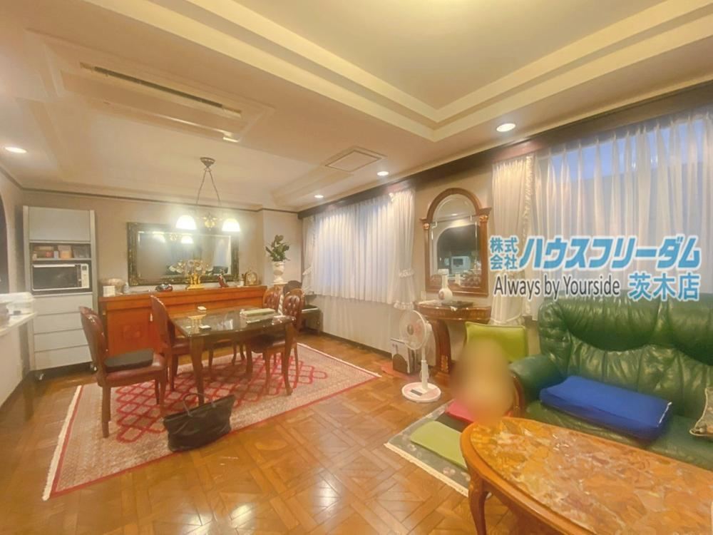 6LDK house in Mino, Osaka - Photo 1