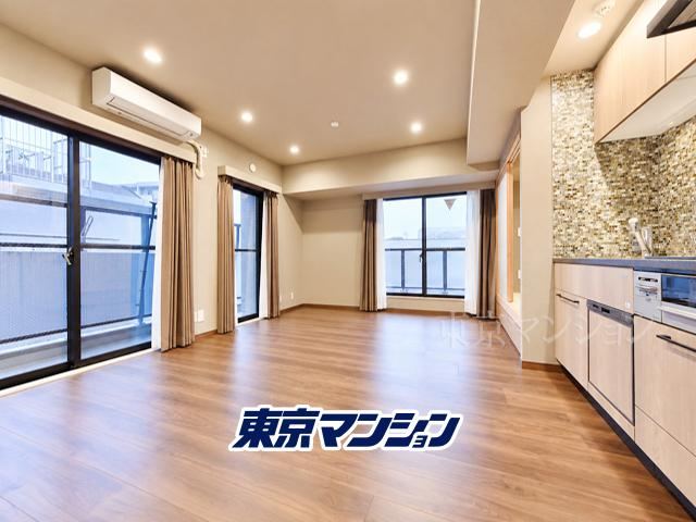 1LDK apartment in Shinjuku Ward, Tokyo - Photo 1