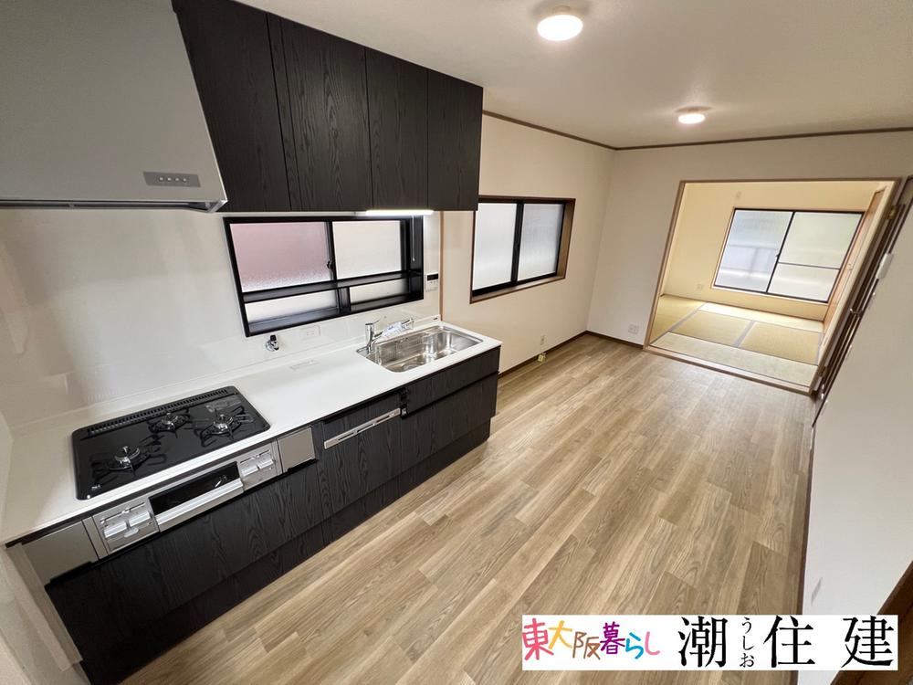 4LDK house in Higashiosaka, Osaka - Photo 1