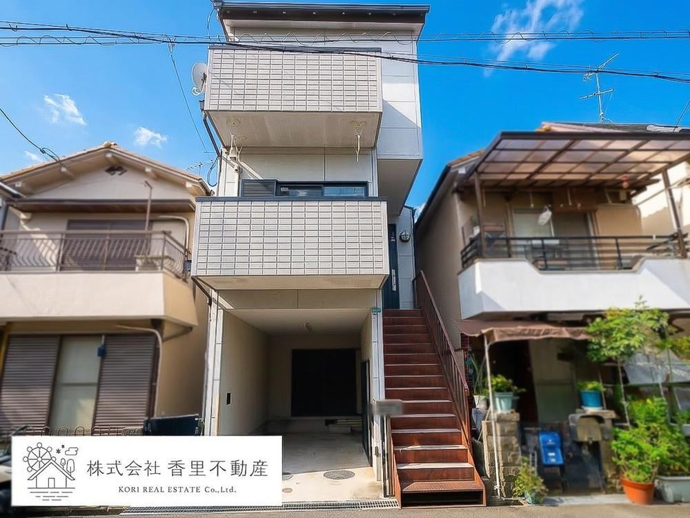 4LDK house in Hirakata, Osaka - Photo 1