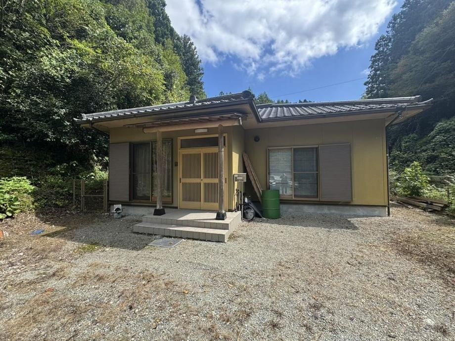 3DK house in Shikokuchuo, Ehime - Photo 1