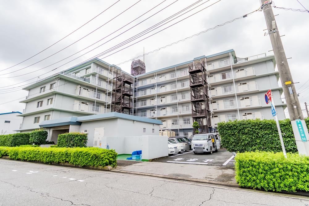 2LDK apartment in Warabi, Saitama - Photo 1