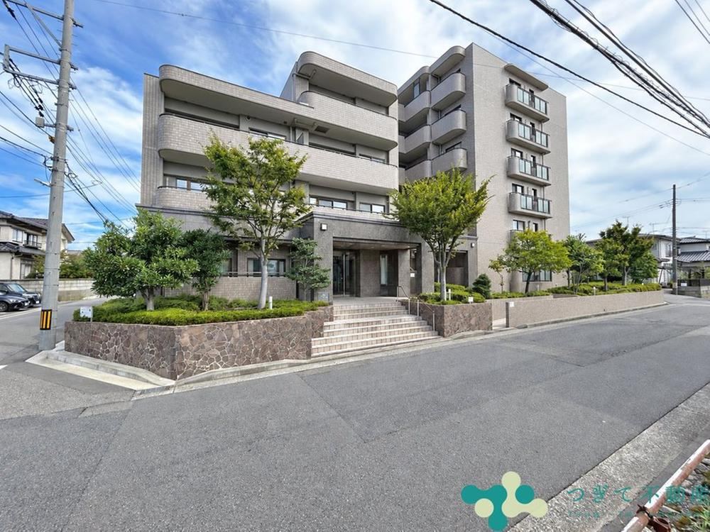 4LDK apartment in Nishi Ward, Niigata - Photo 1