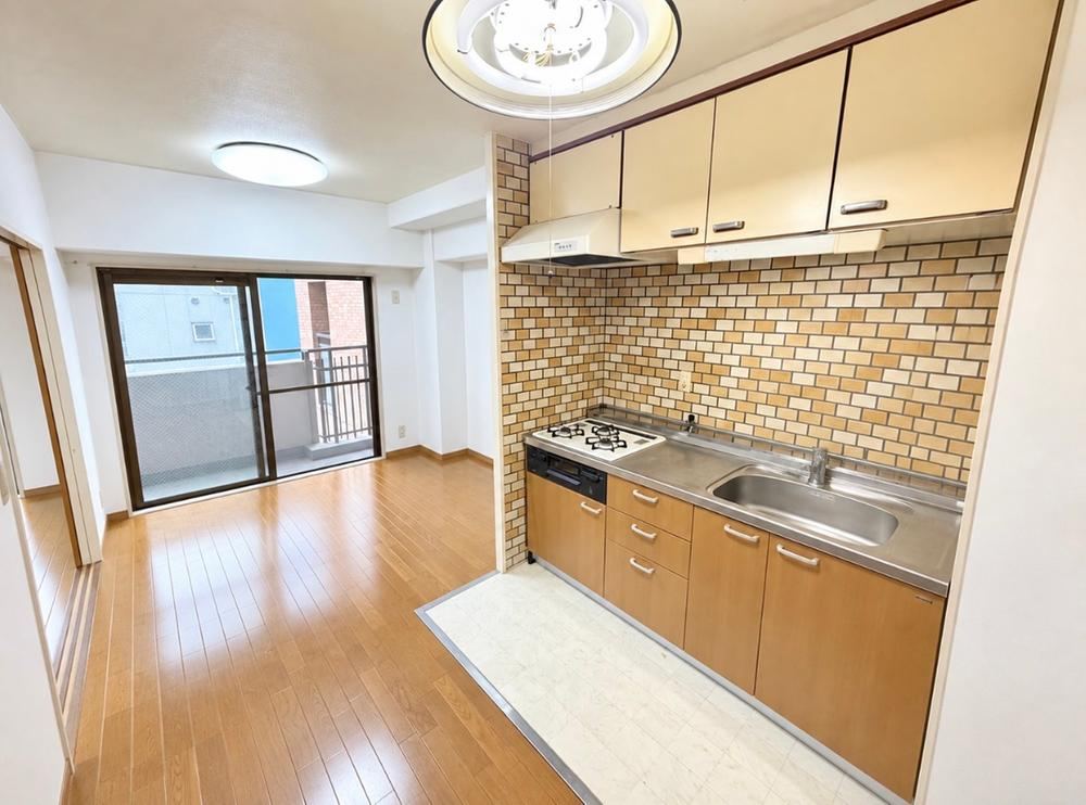 2DK apartment in Yodogawa Ward, Osaka - Photo 1
