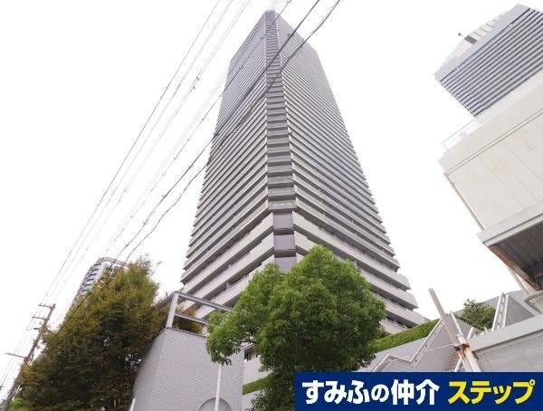 4LDK apartment in Minato Ward, Osaka - Photo 1
