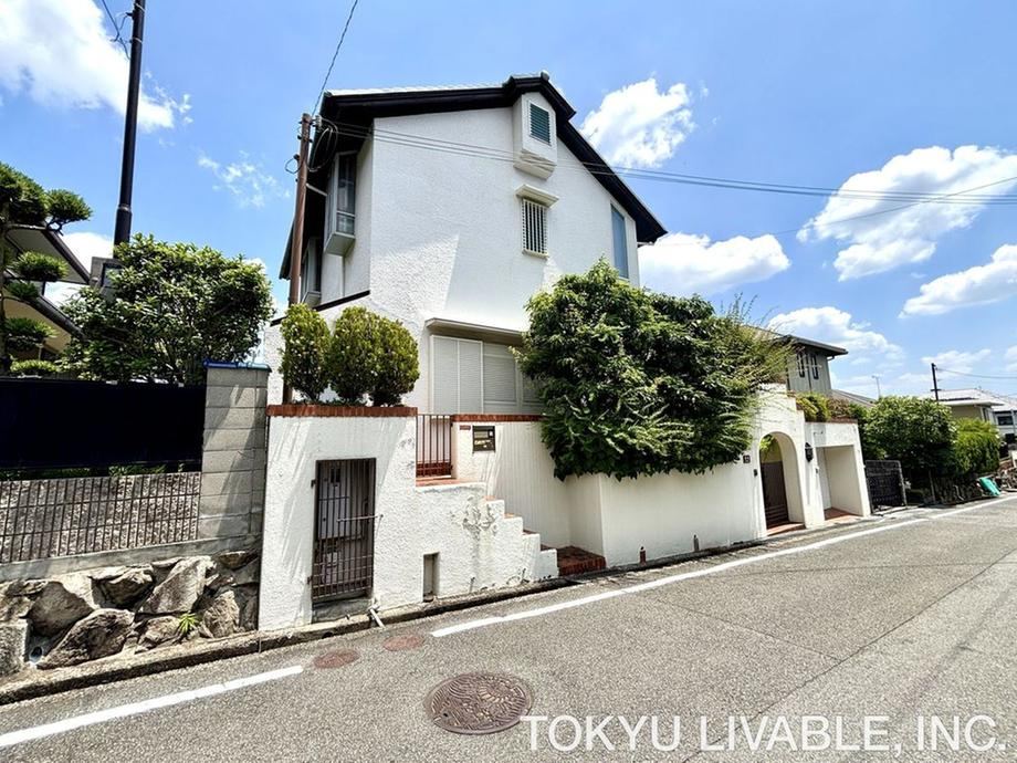 5LDK house in Hirakata, Osaka - Photo 1