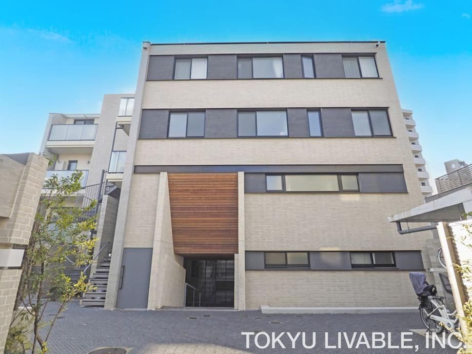 3LDK apartment in Shibuya Ward, Tokyo - Photo 1