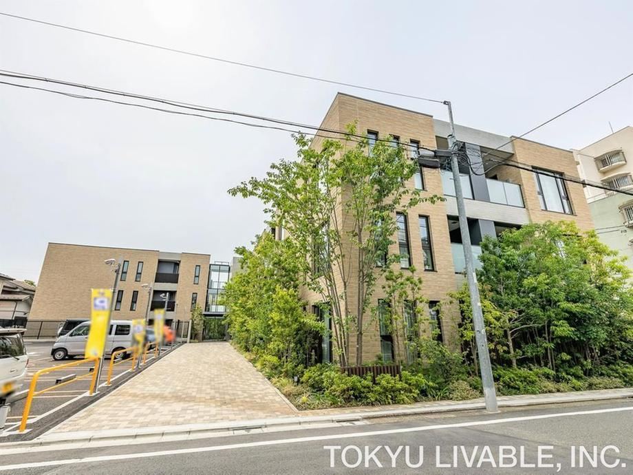2LDK apartment in Meguro Ward, Tokyo - Photo 1