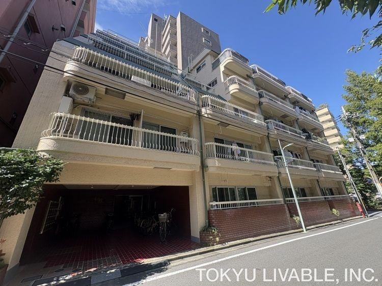 2DK apartment in Meguro Ward, Tokyo - Photo 1