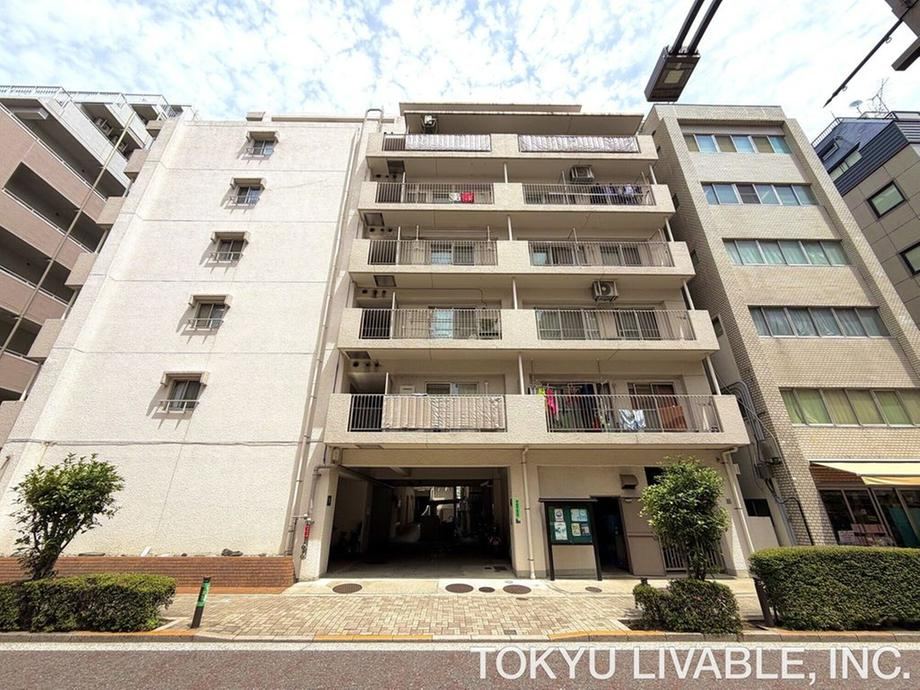 1LDK apartment in Sumida Ward, Tokyo - Photo 1