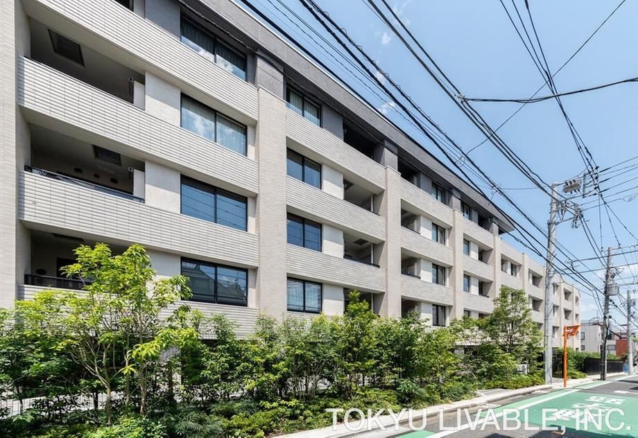 3LDK apartment in Shinjuku Ward, Tokyo - Photo 1