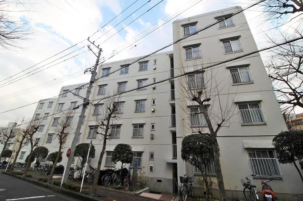 3LDK apartment in Fuchu, Tokyo - Photo 1