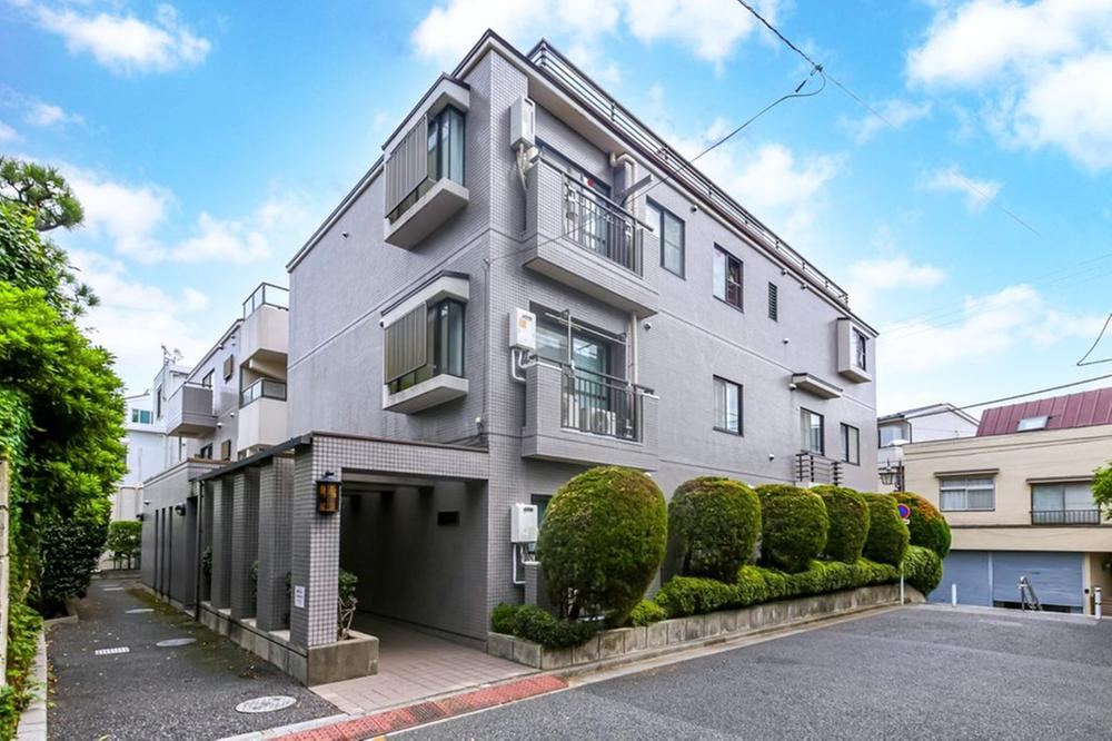 4LDK apartment in Nakano Ward, Tokyo - Photo 1