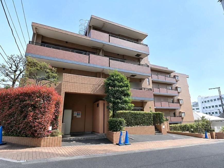 3LDK apartment in Shinagawa Ward, Tokyo - Photo 1