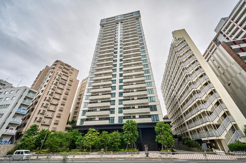 2LDK apartment in Minato Ward, Tokyo - Photo 1