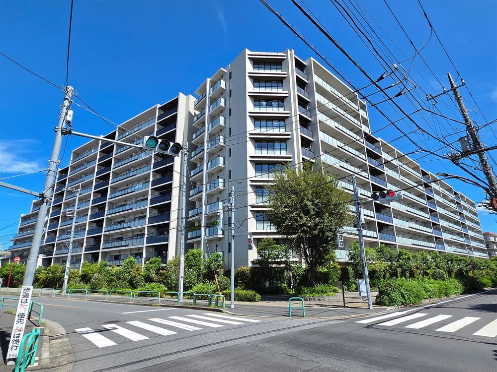 3LDK+S apartment in Nerima Ward, Tokyo - Photo 1