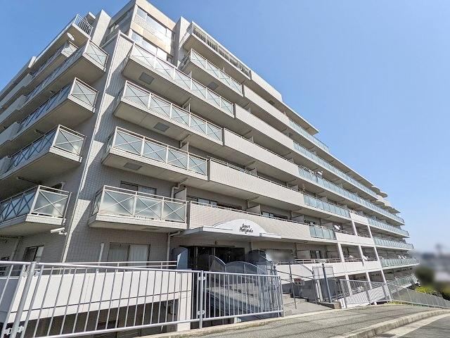 3LDK apartment in Tarumi Ward, Kobe, Hyogo - Photo 1