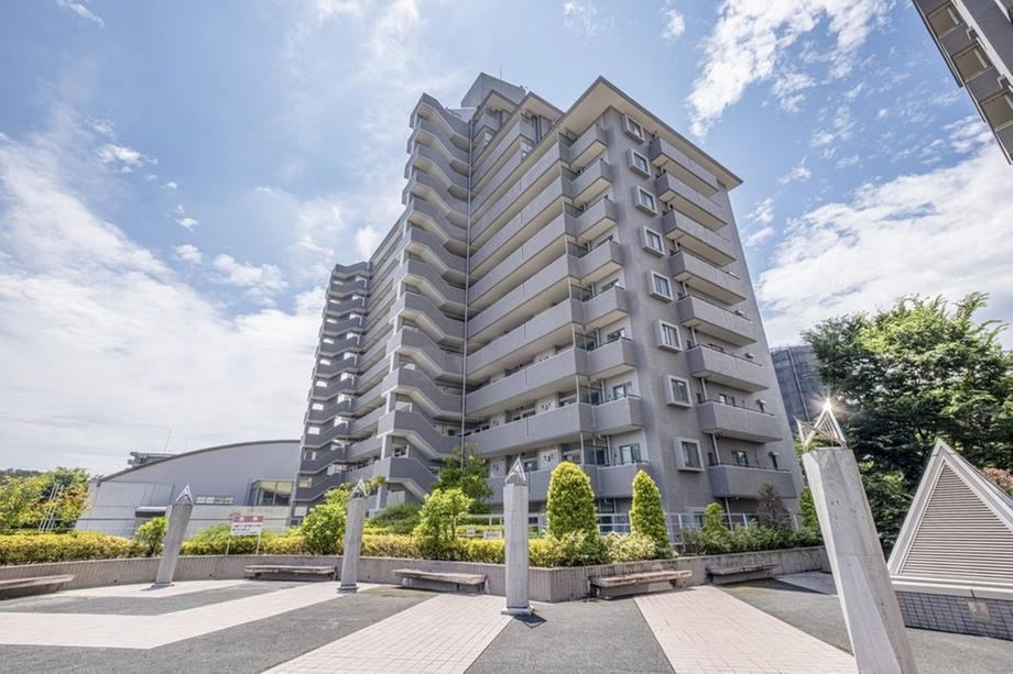 2LDK+S apartment in Aoba Ward, Sendai, Miyagi - Photo 1