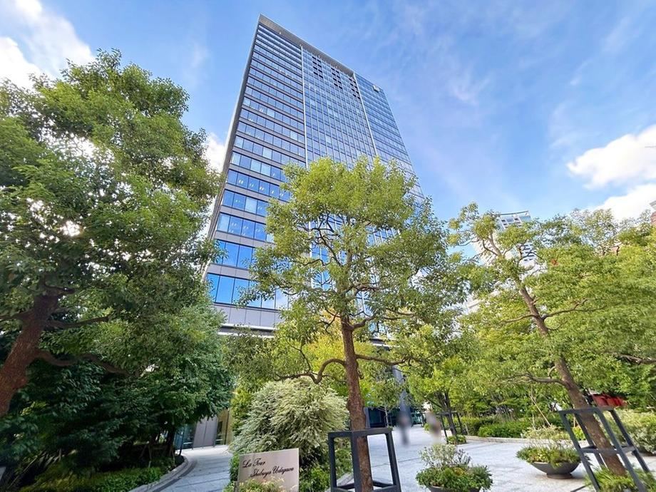 3LDK apartment in Shibuya Ward, Tokyo - Photo 1