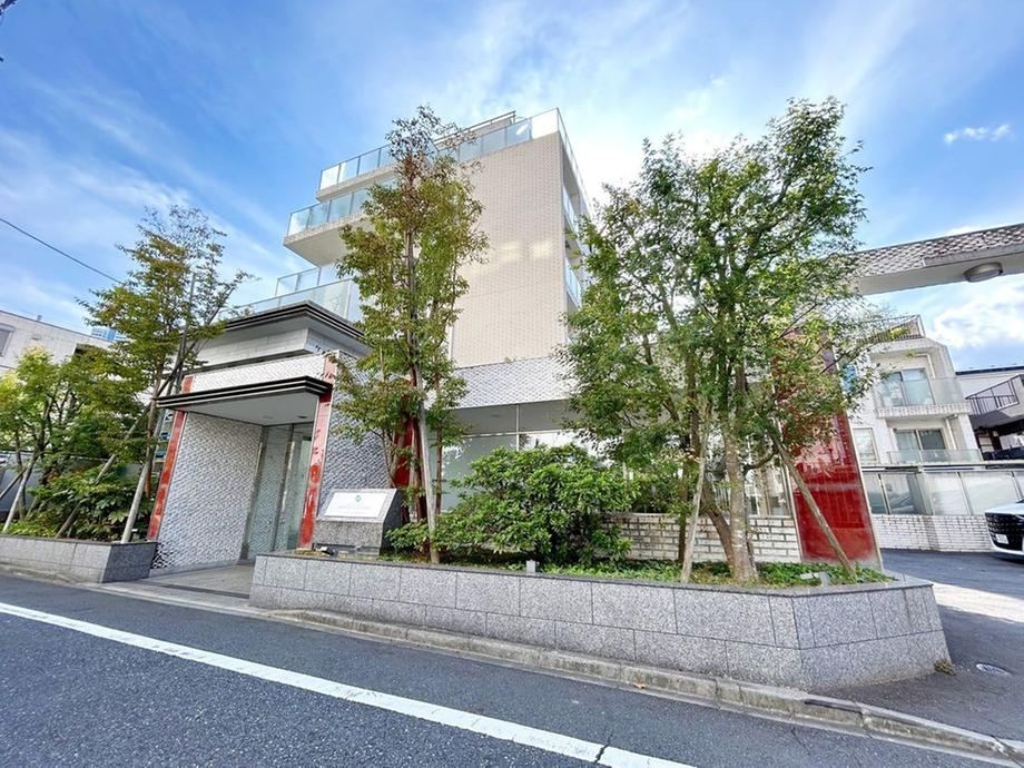 3LDK apartment in Shinjuku Ward, Tokyo - Photo 1