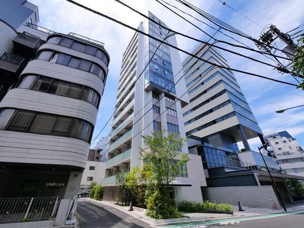 1LDK apartment in Shinjuku Ward, Tokyo - Photo 1