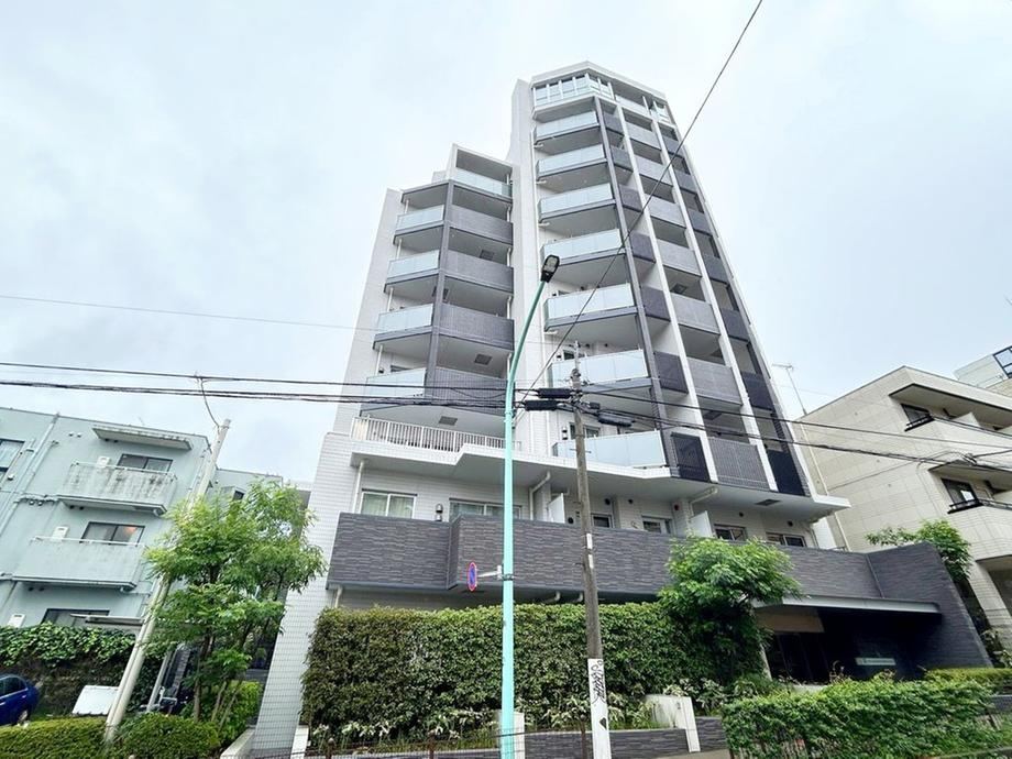 3LDK apartment in Shibuya Ward, Tokyo - Photo 1