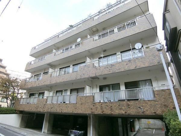 1LDK+S apartment in Minato Ward, Tokyo - Photo 1