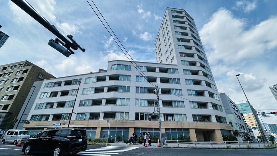 1LDK+S apartment in Minato Ward, Tokyo - Photo 1